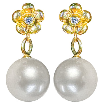 Lovechild Basic ear pin with dangling Freshwater Pearl