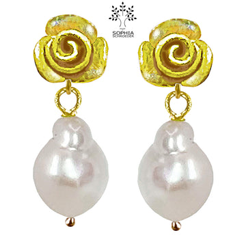 Rosebud basic Ear Stud with dangling Freshwater Pearl