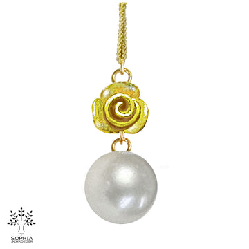 Rosebud Basic Pendant with a dangling Freshwater Pearl